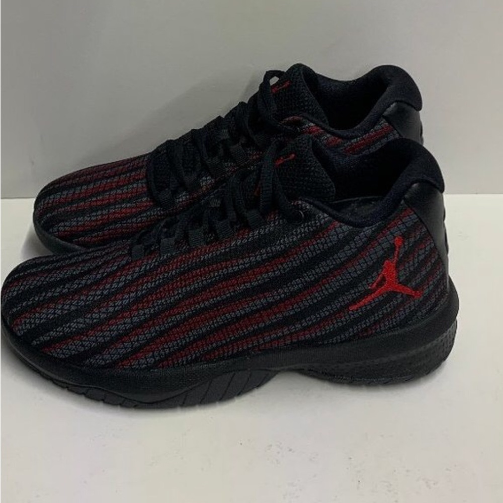 New Jordans Kids Size 4.5Y Sneakers 💣ASK ABOUT FREE SHIPPING FOR A LIMITED TIME💸